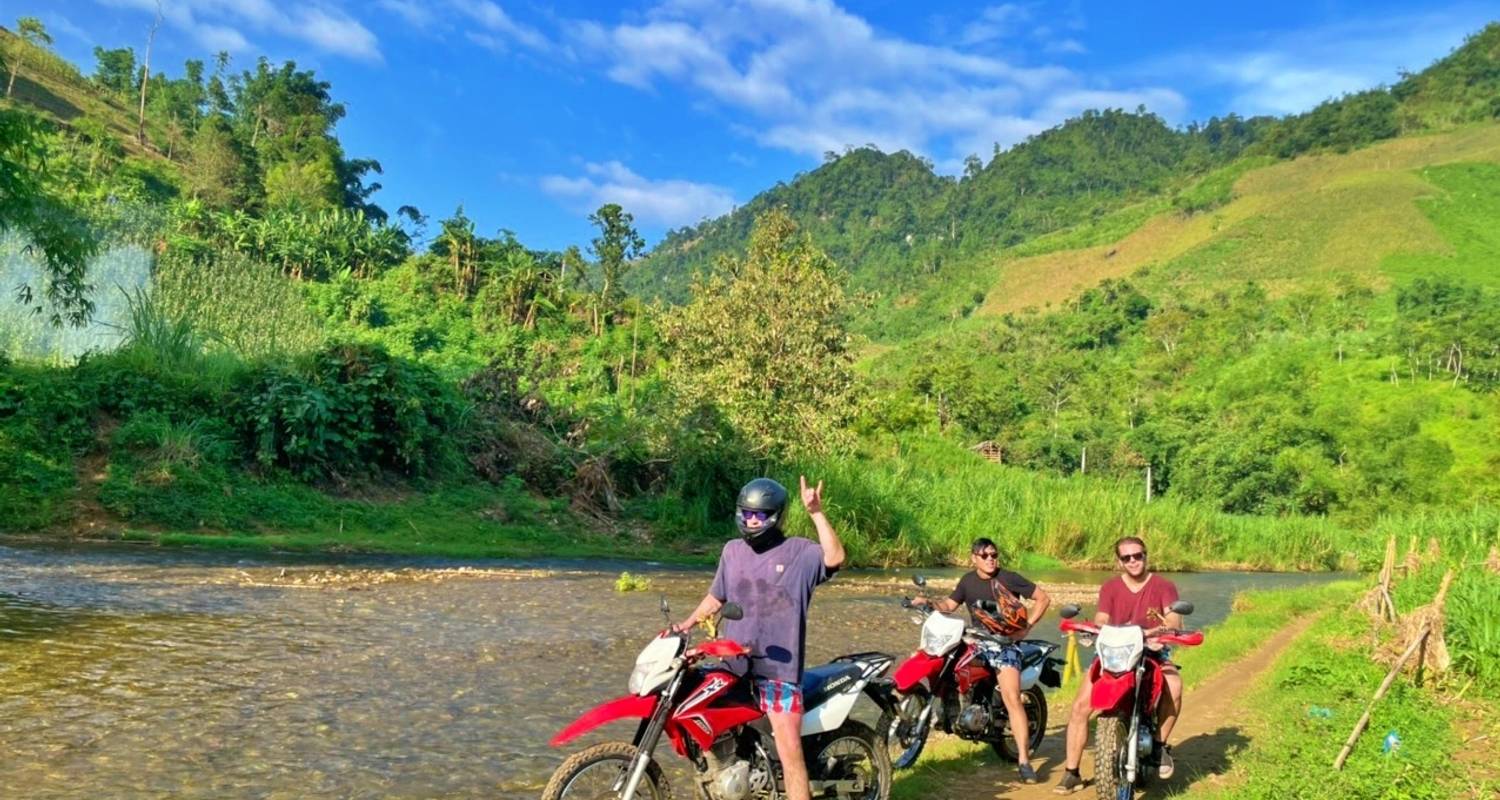 Excursion en moto à Hanoi vers les lacs de Thac Ba et Ba Be - DNQ Travel