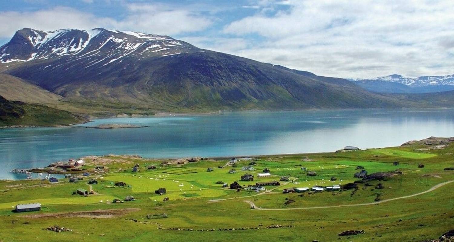 Inuit, Icebergs and Northern Lights