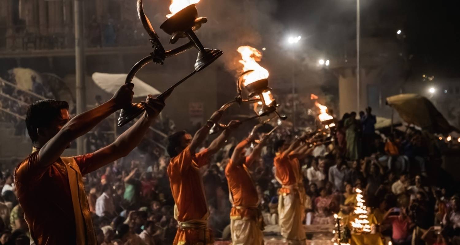 Triángulo de Oro con Ranthambore y Varanasi - Espiritualidad, Tigres, Ganges y Amanecer/Puesta de Sol del Taj - 9 días - Joyful Holidays