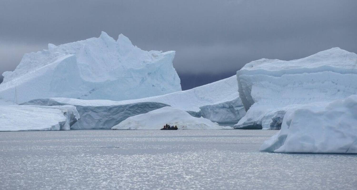 Photography Trip to the Autumnal Riot of Colour in the Arctic