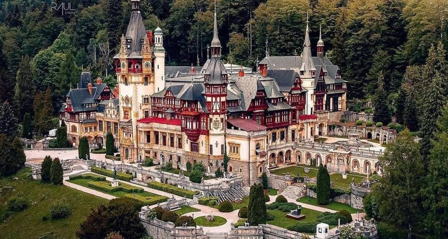 Classic Romania Explorer 8-Day Private Tour from Bucharest with Airport Pickup