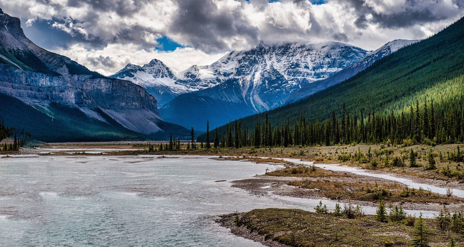 Winter in the Rockies and Northern Lights Vancouver → Yellowknife (2025