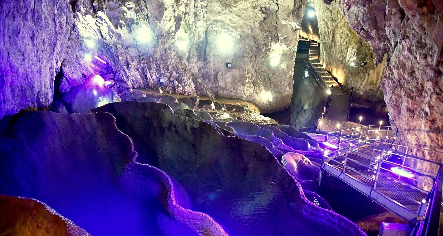 All seasons 9-days Serbia discovery tour from Sarajevo. Serbia, land of ancient monasteries, medieval fortresses, Roman traces, cultural wealth and scenic roads.