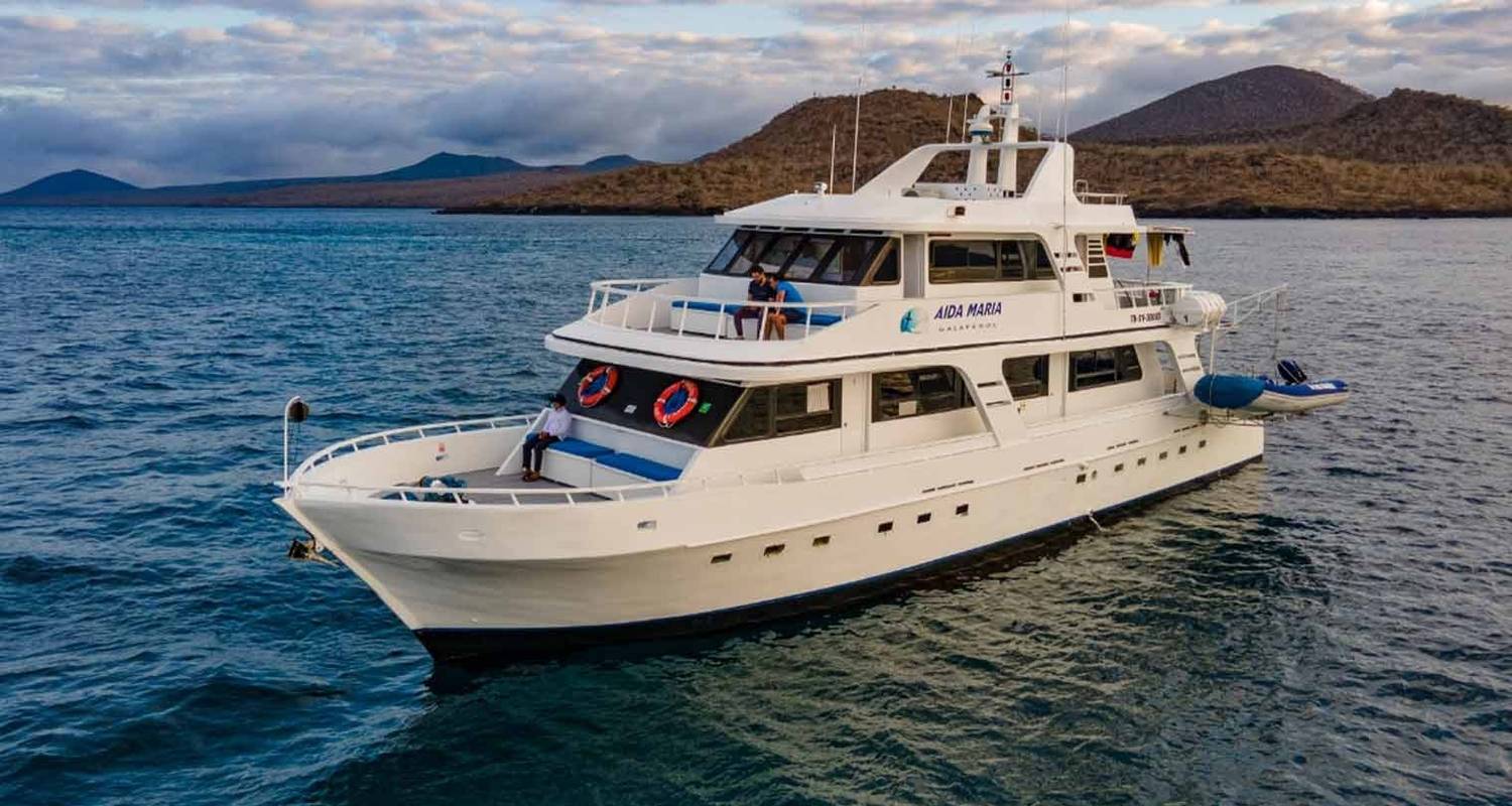 Aida Maria Tourist Superior Yacht - 8 Days - GUIDEcuador Travel