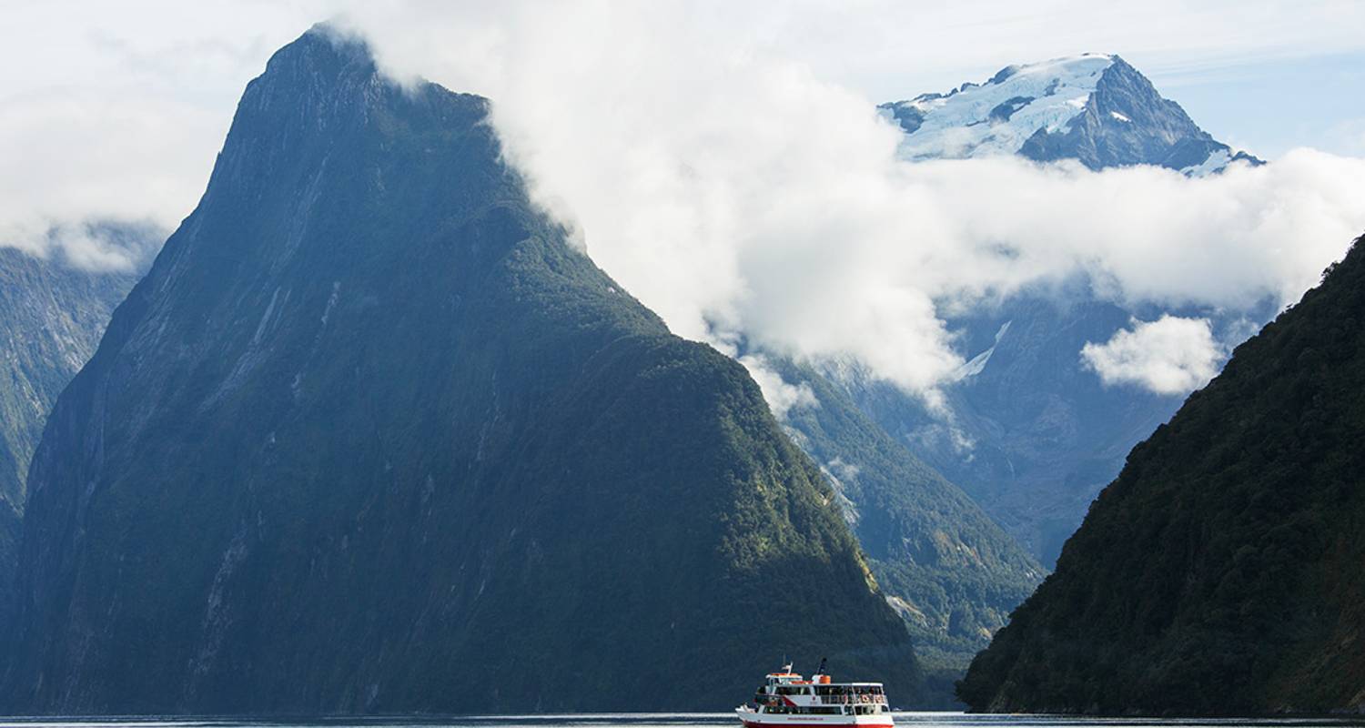 Marcher dans le parc national de Fiordland en Nouvelle- Zélande - Intrepid Travel