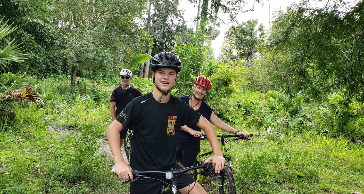 Aventura privada de 9 días en Camboya: ciclismo, senderismo, paseo en barco - About Cambodia Travel & Tours