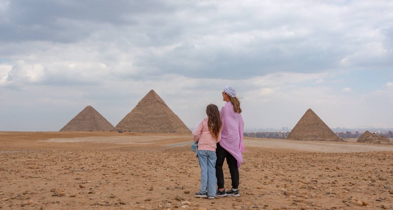 Depuis le port d'El- Sokhna : Visite guidée de la pyramide de Gizeh et du musée national. - Sun Pyramid Tours