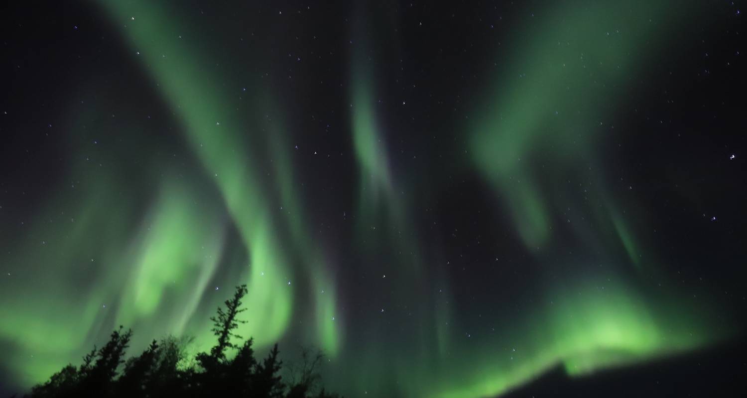 Circuit d'automne de 8 jours à Yellowknife pour découvrir les aurores boréales et les parcs nationaux - Calgary Tours