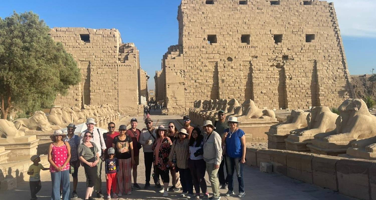 Privé –Dagtrip naar Luxor vanuit Caïro per vliegtuig  – Rondleiding met gids & Lunch inbegrepen - Go Tours Egypt