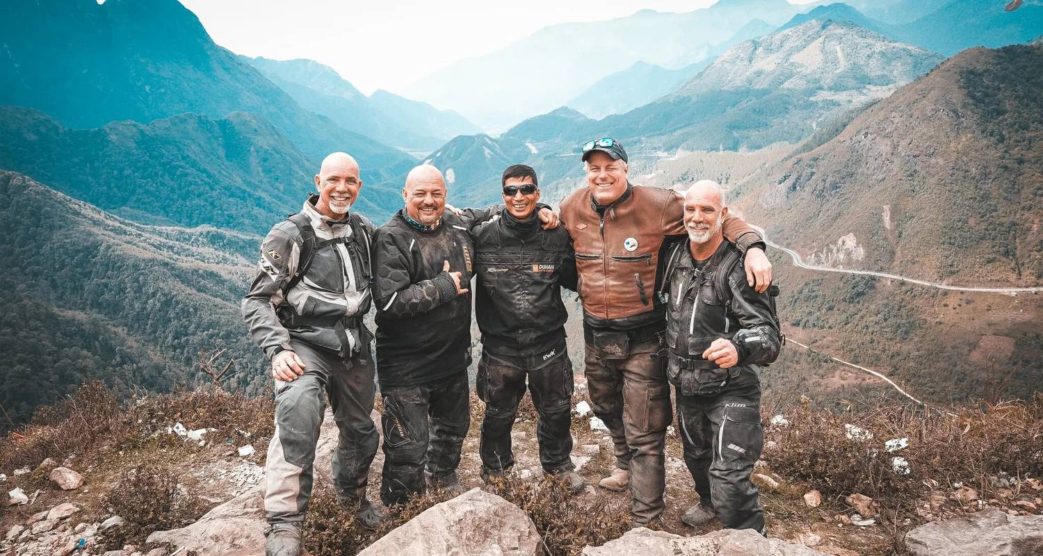 Kronkelende Vietnam OffroadagenMotor Rondreis door naar Ta Xua, Mu Cang Chai, Sapa, Luc Yen - DNQ Travel