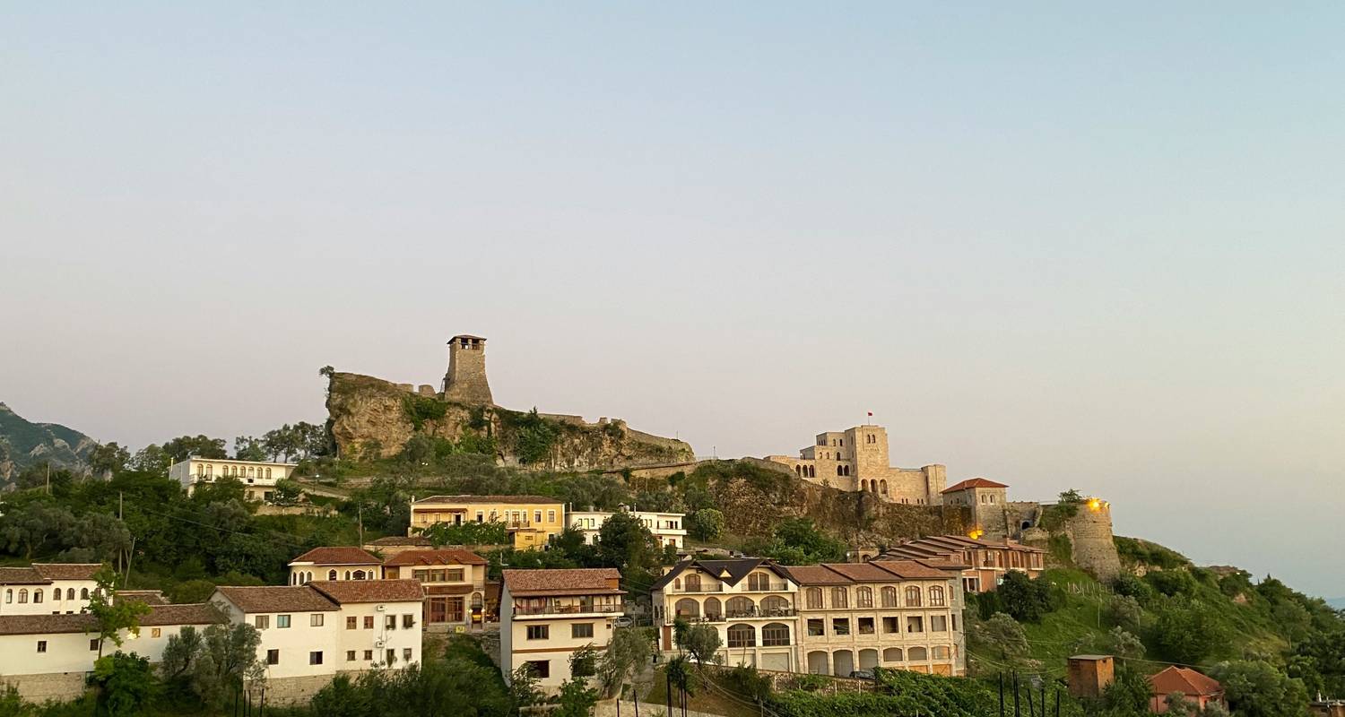 Castillo de Kruja, Antiguo Bazar y Mirador de Sarisalltik - Circuito diario desde Tirana - Smart Tour Albania