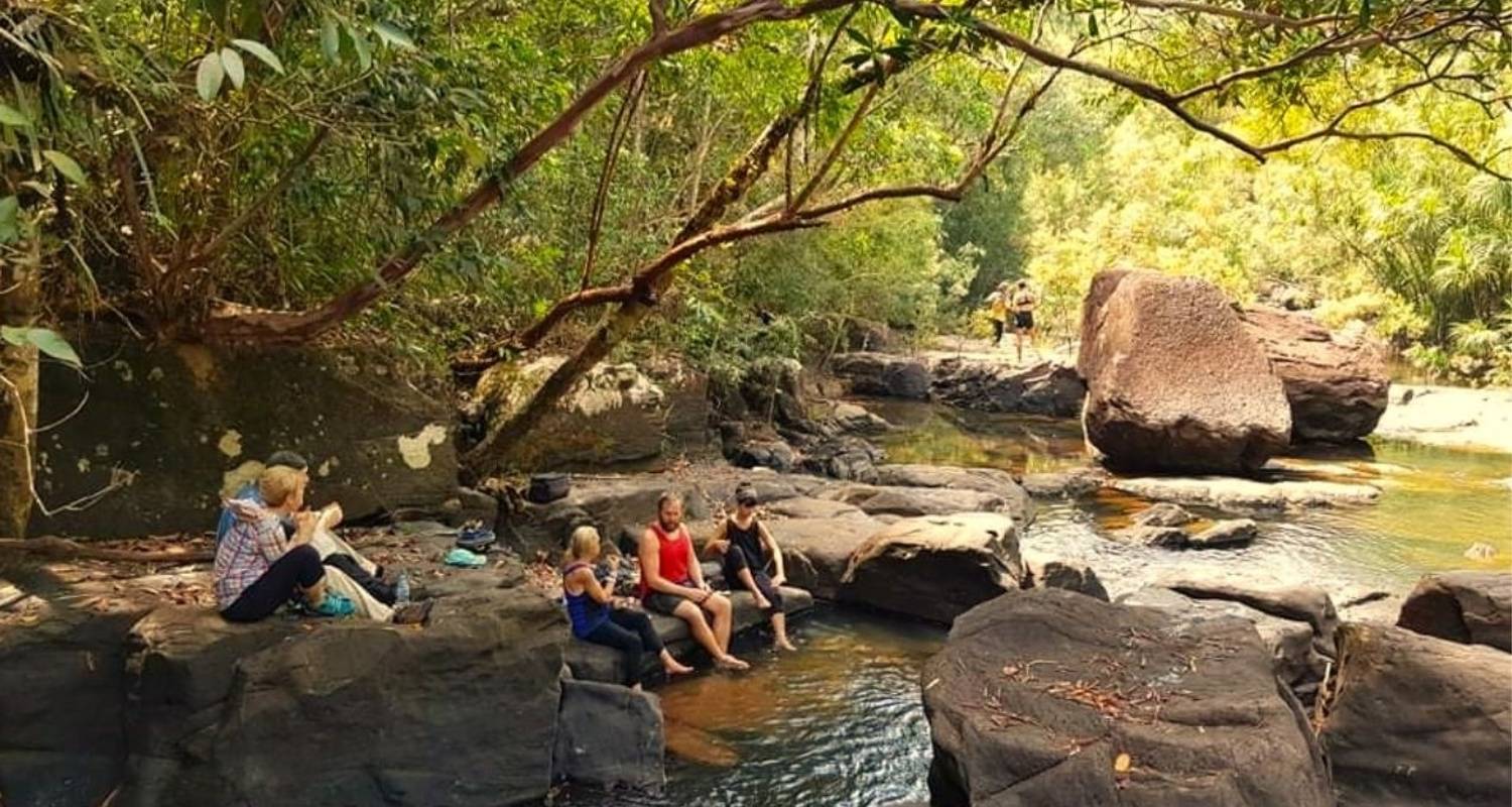 Trektocht door de jungle bij Kbal Spean&Banteay Srei met privéRondreis door Cambodja Landmijnmuseum - About Cambodia Travel & Tours