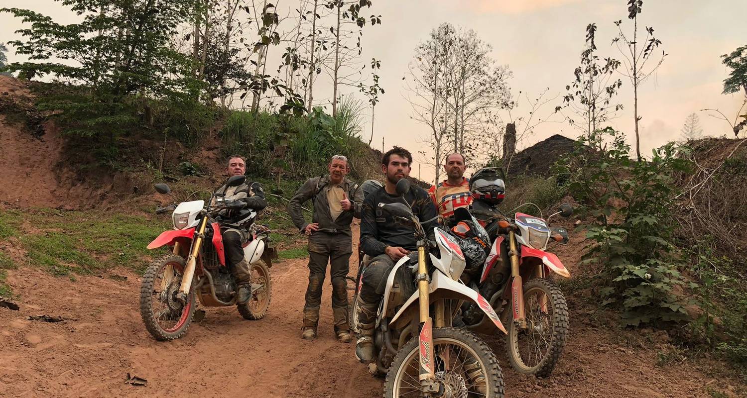 Excursion en moto à Luang Prabang vers les jarres et les vallées via Bounthai et Phonsavan - DNQ Travel