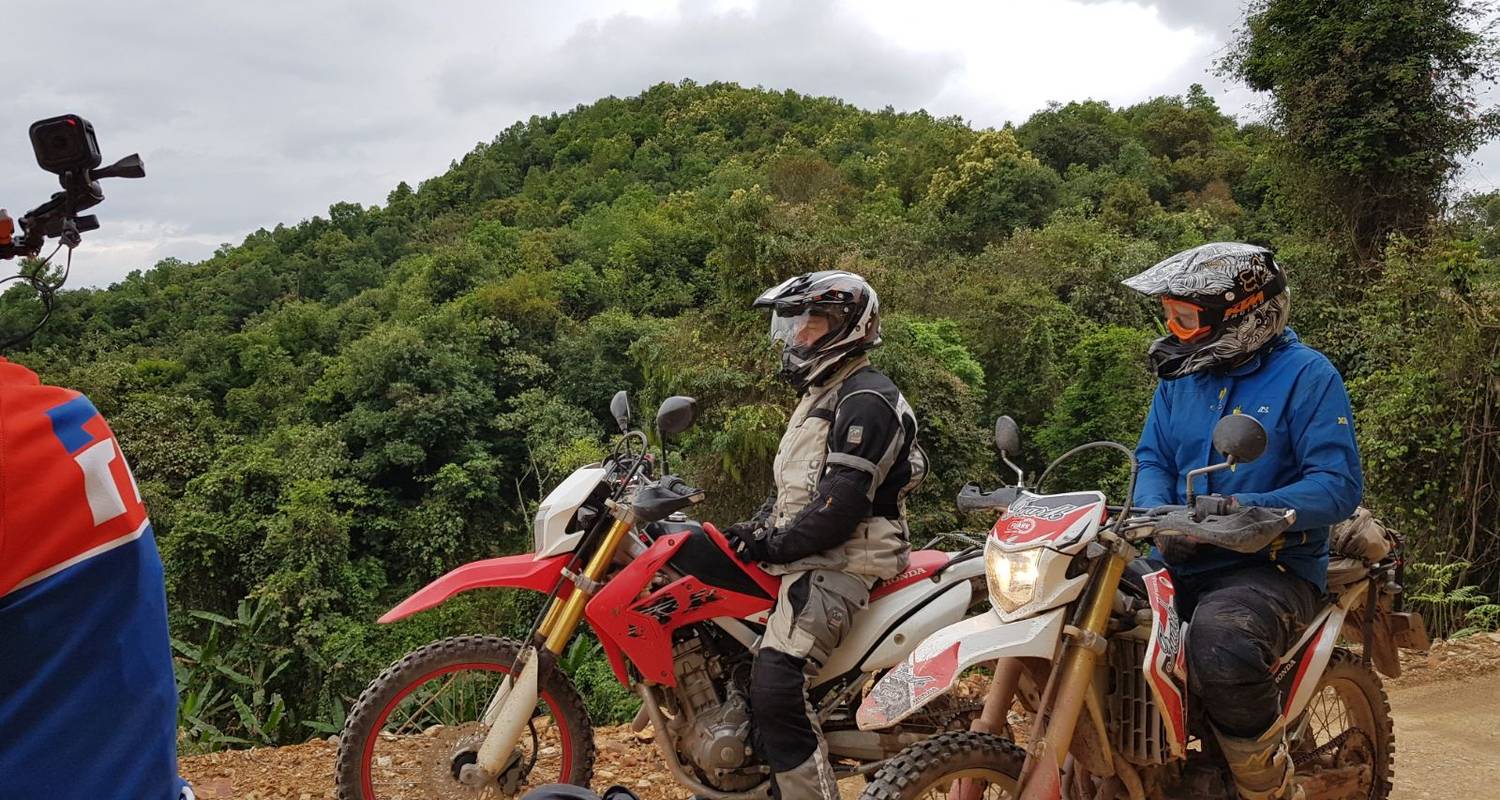 Circuit en moto dans le nord du Laos à Xieng Khouang, Viengthong, Sam Nuea, Viengxay. - DNQ Travel