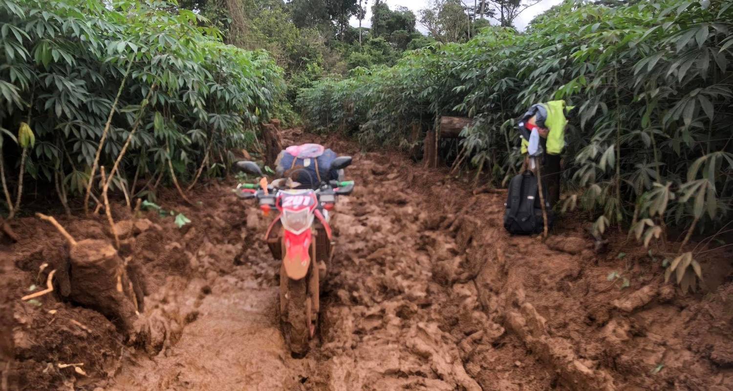 Muddy Luang Prabang Motorfietstocht naar Kuangsi&Nongkhiaw cum Homestay - DNQ Travel