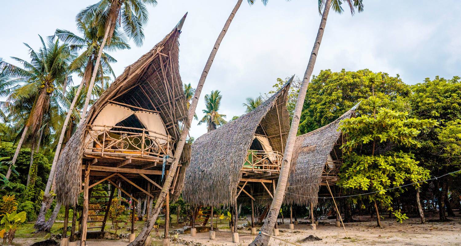 Philippines Bucket List: Island Hopping to Bamboo Hut - journaway