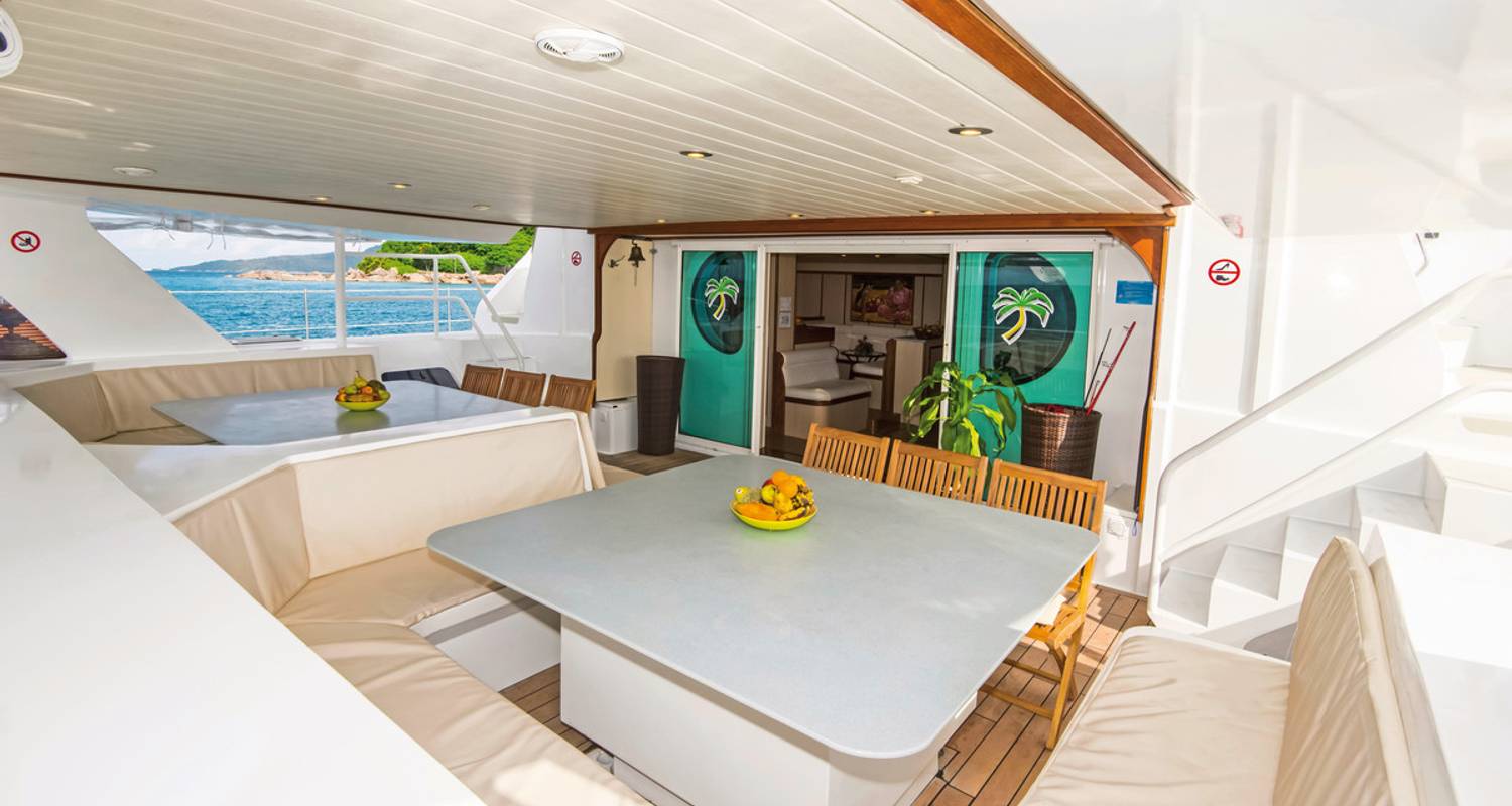 Cocktail Praslin sailing trip (from Mahe/to Praslin)