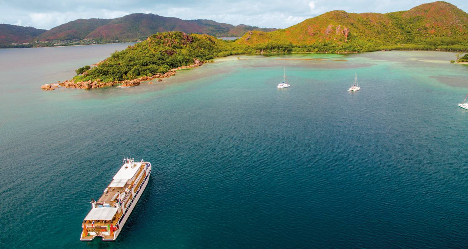 Yacht cruise M.Y. Pegasos (from Mahe/to Praslin)