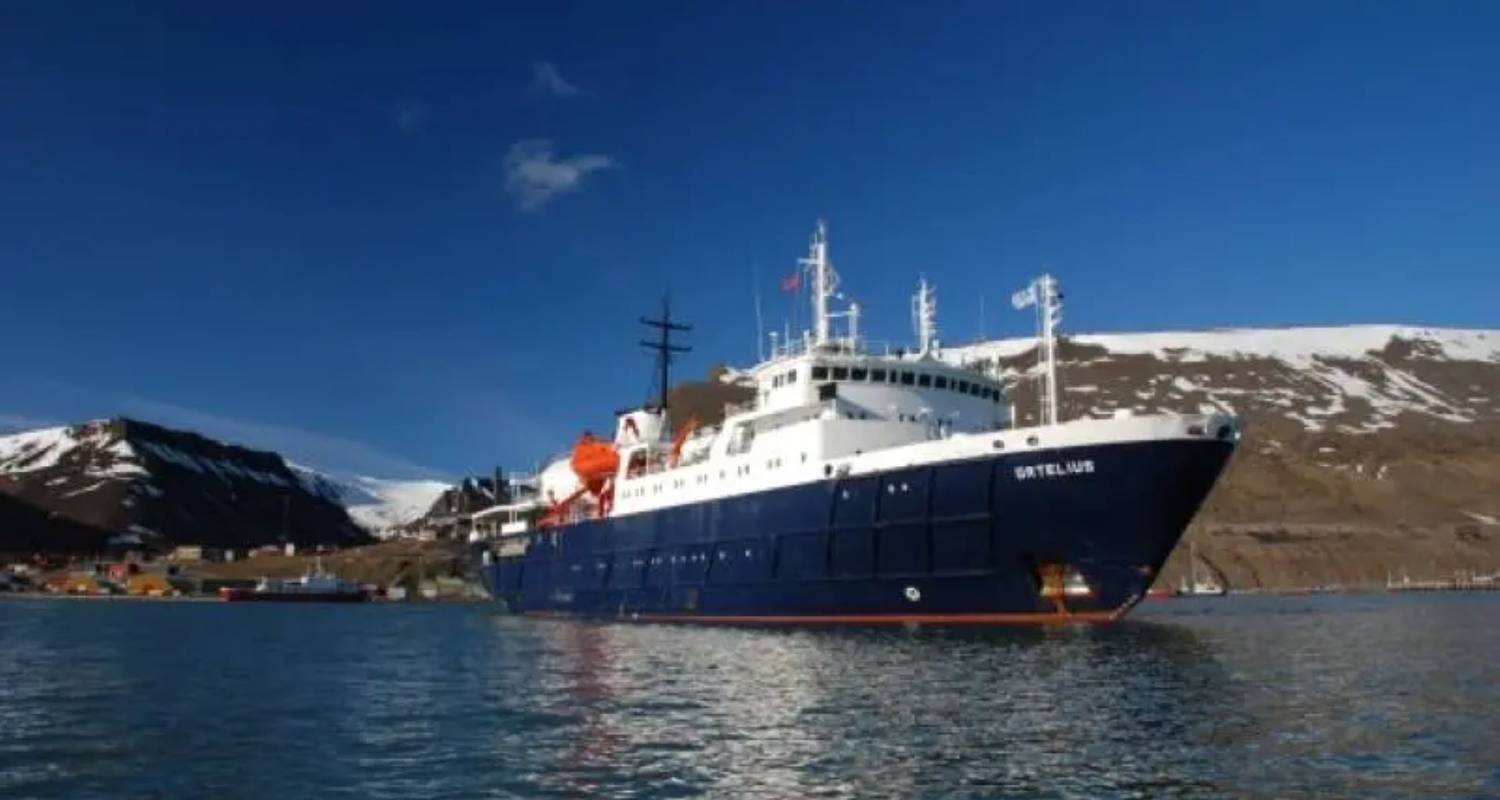 Spitzbergen - North-East-Greece - Iceland: Northern Lights, Inuit and Long Hikes