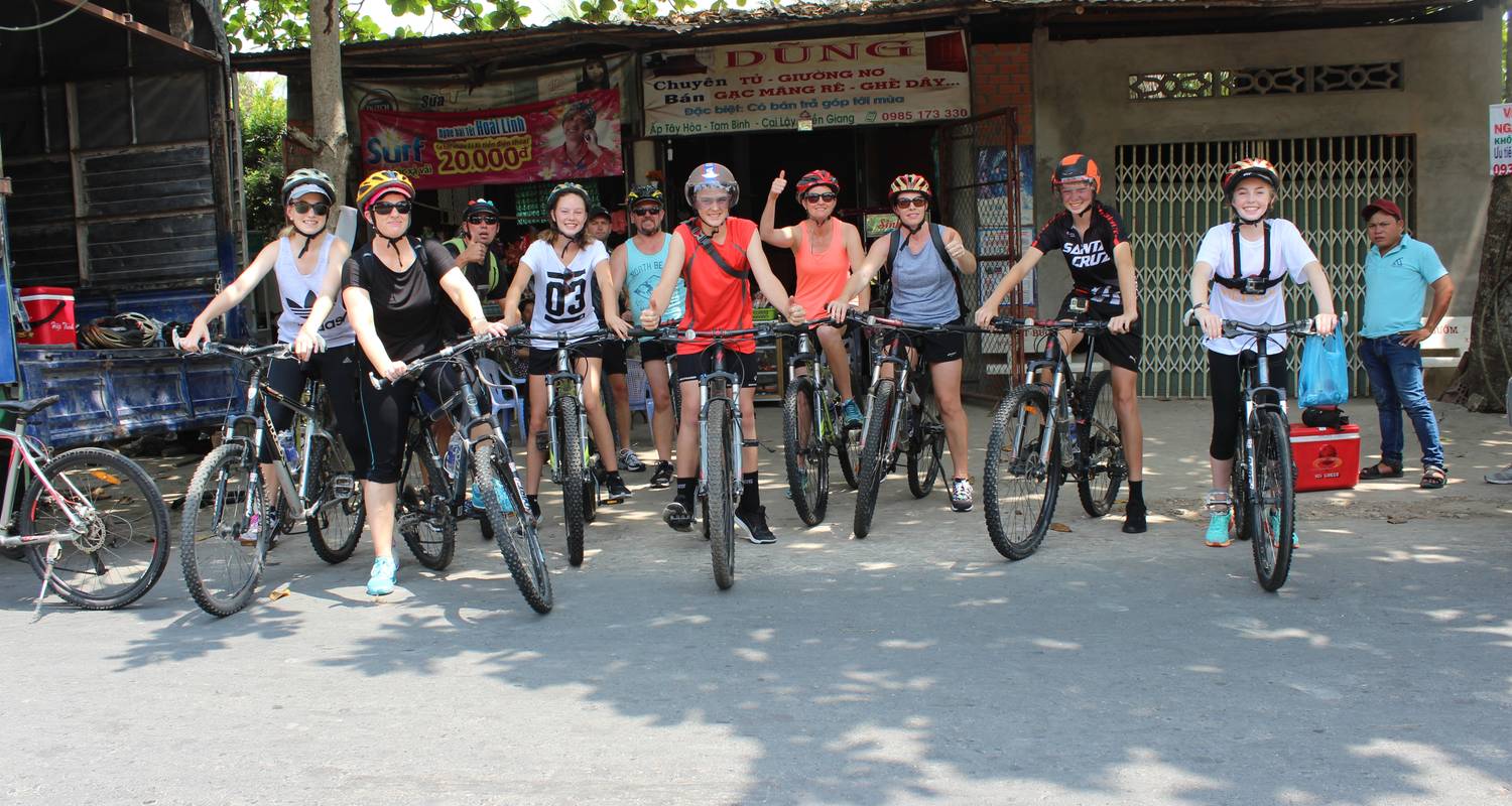 Cyclisme à la frontière entre le Cambodge et le Vietnam - Vietnam Bicycle Travel