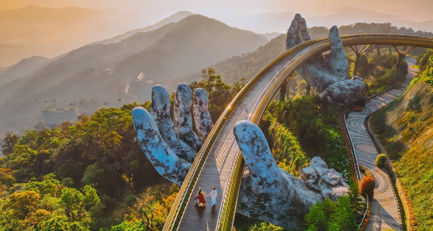 Descubre las Encantadoras Colinas de BaNa y el Puente Dorado en un circuito de un Día desde Da Nang - Up Travel Vietnam