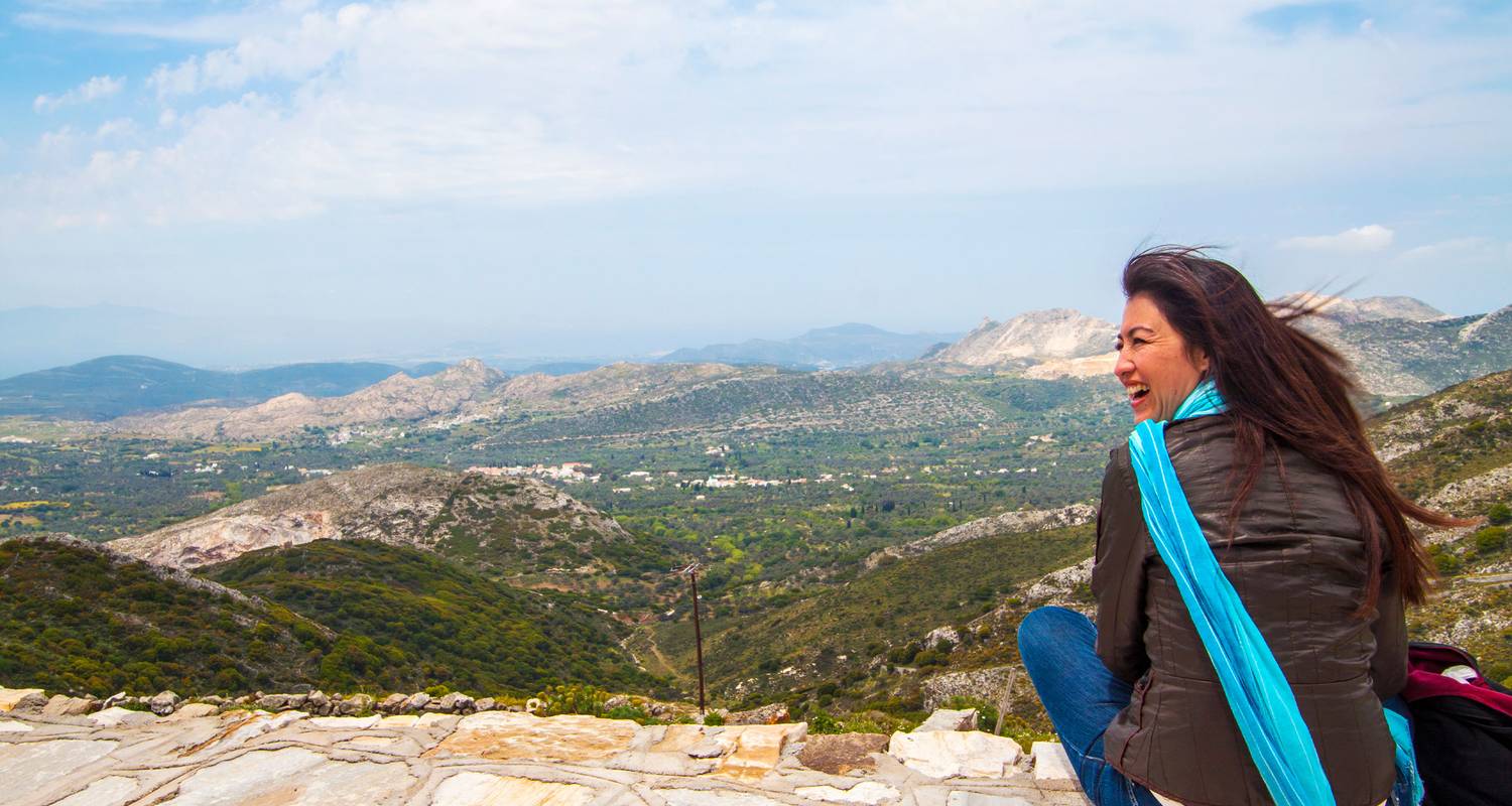 De Tirana à Santorin : La Riviera albanaise et les îles grecques emblématiques - G Adventures