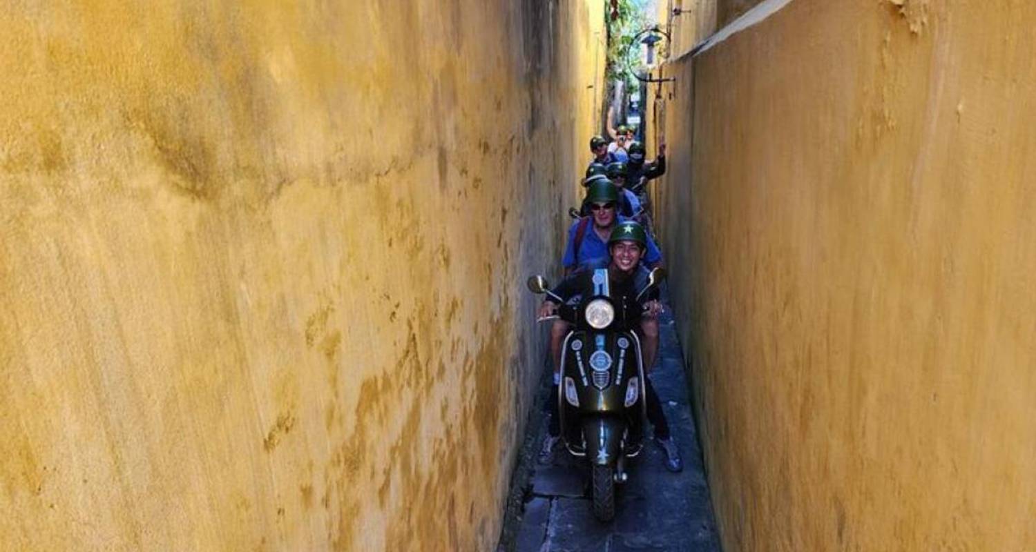 Excursiones en Vespa por Hoi An: Lo más destacado y las joyas ocultas de Hoi An con excursión en barco cesta | Hoi An, Vietnam - Open Asia Travel 