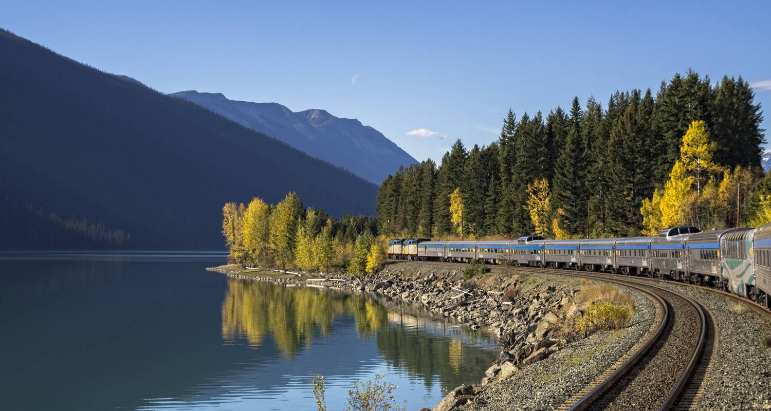 Iconic Canada: Rockies, Rails, and City Lights - Landsby