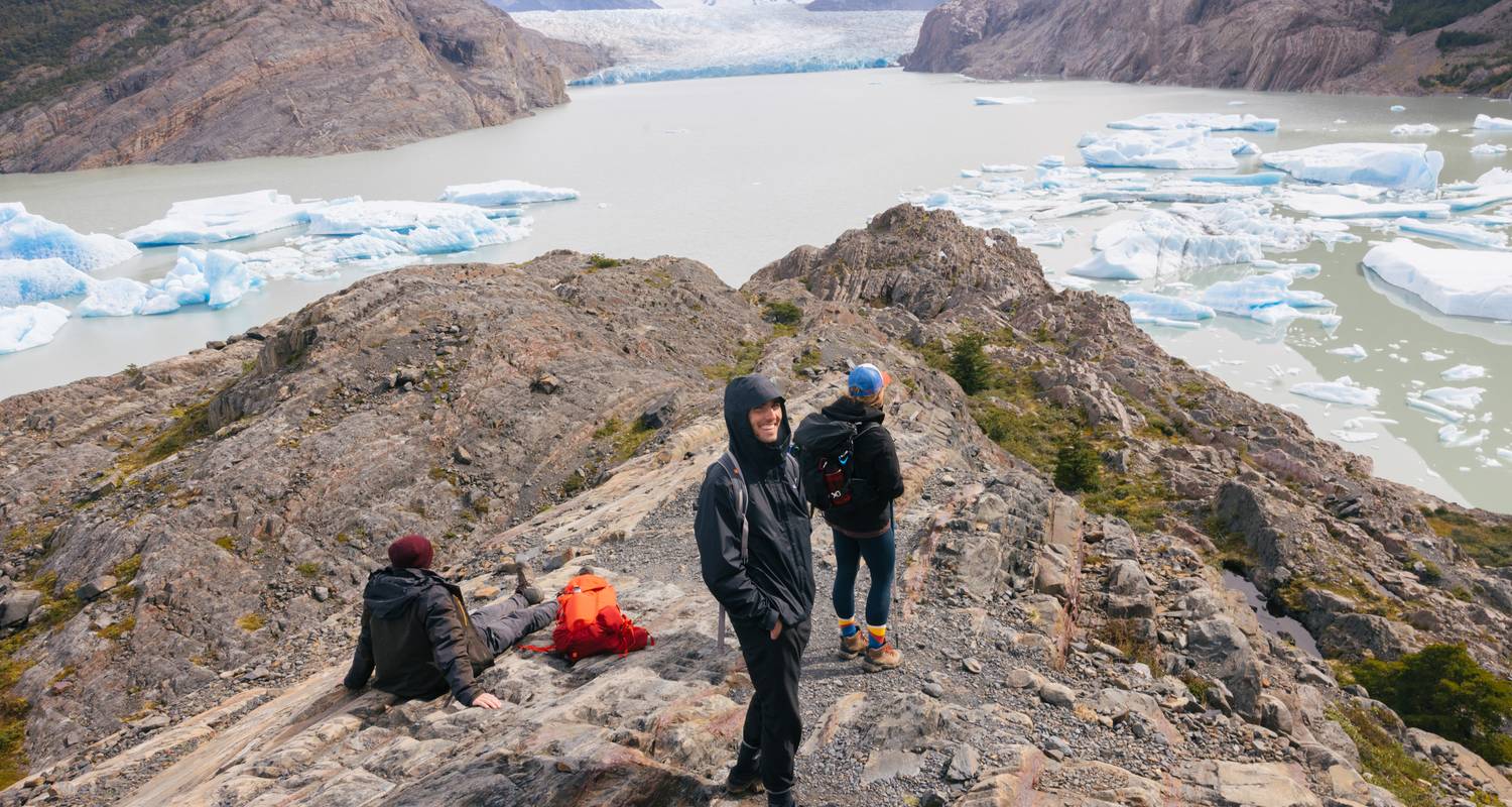 Half W-Trek Oeste - con Glaciar Gris (3 días) - Hi Travel Argentina