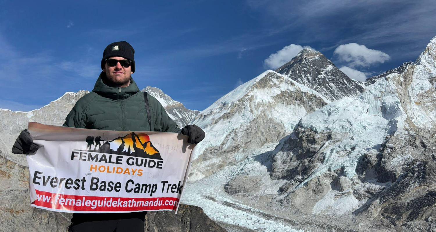 Valle de Gokyo y Campo Base del Everest por el Paso de Chola con regreso en helicóptero - Female Guide Holiday