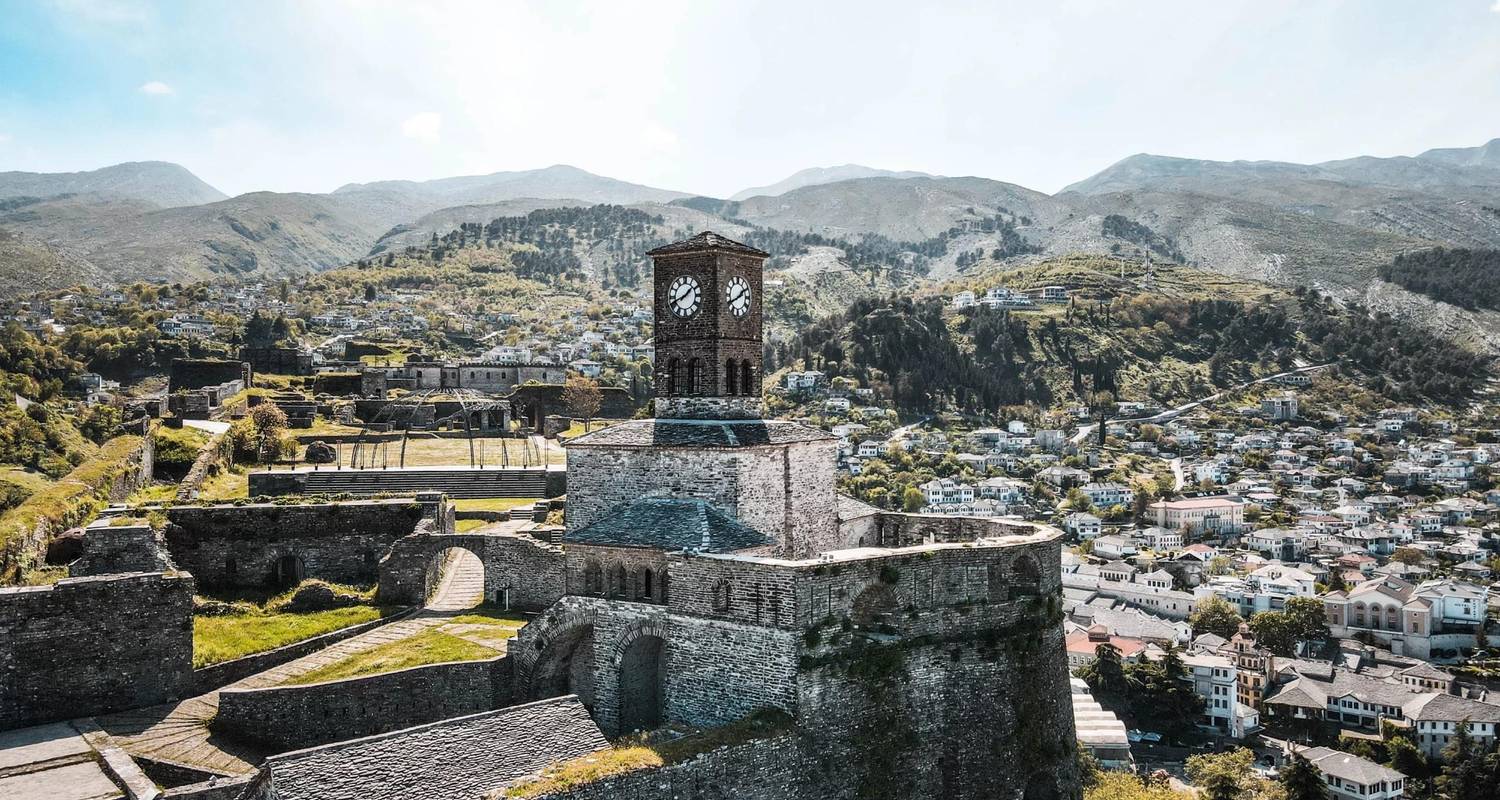 Excursion d'une journée : Patrimoine de l'UNESCO-Gjirokastra, rivière Vjosa, dégustation de vins d'Ardenica - LIT Travel and Tours 