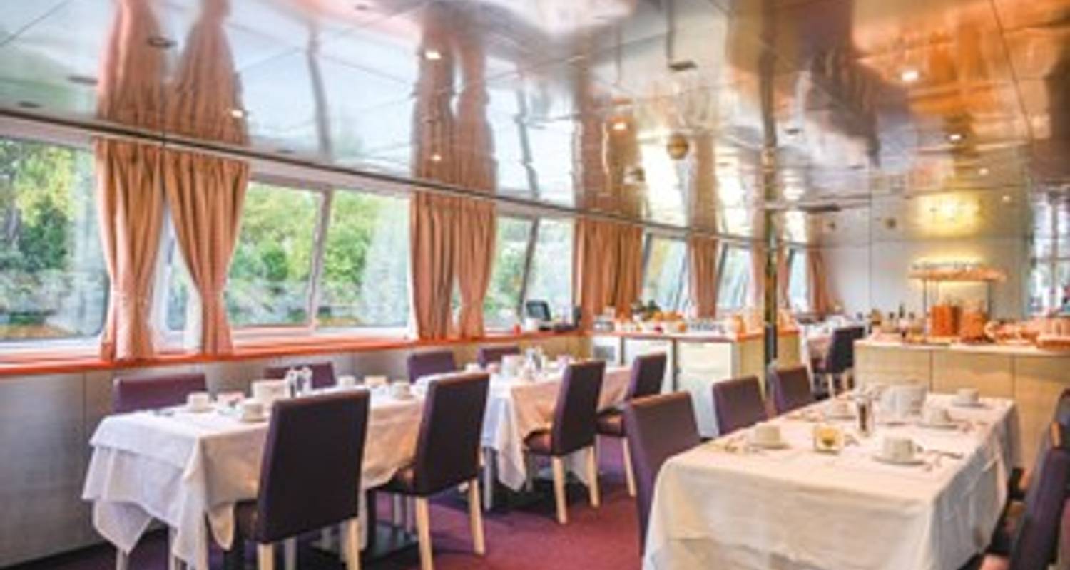 An Enchanting Christmas Getaway between Ghent and Bruges (port-to-port cruise)