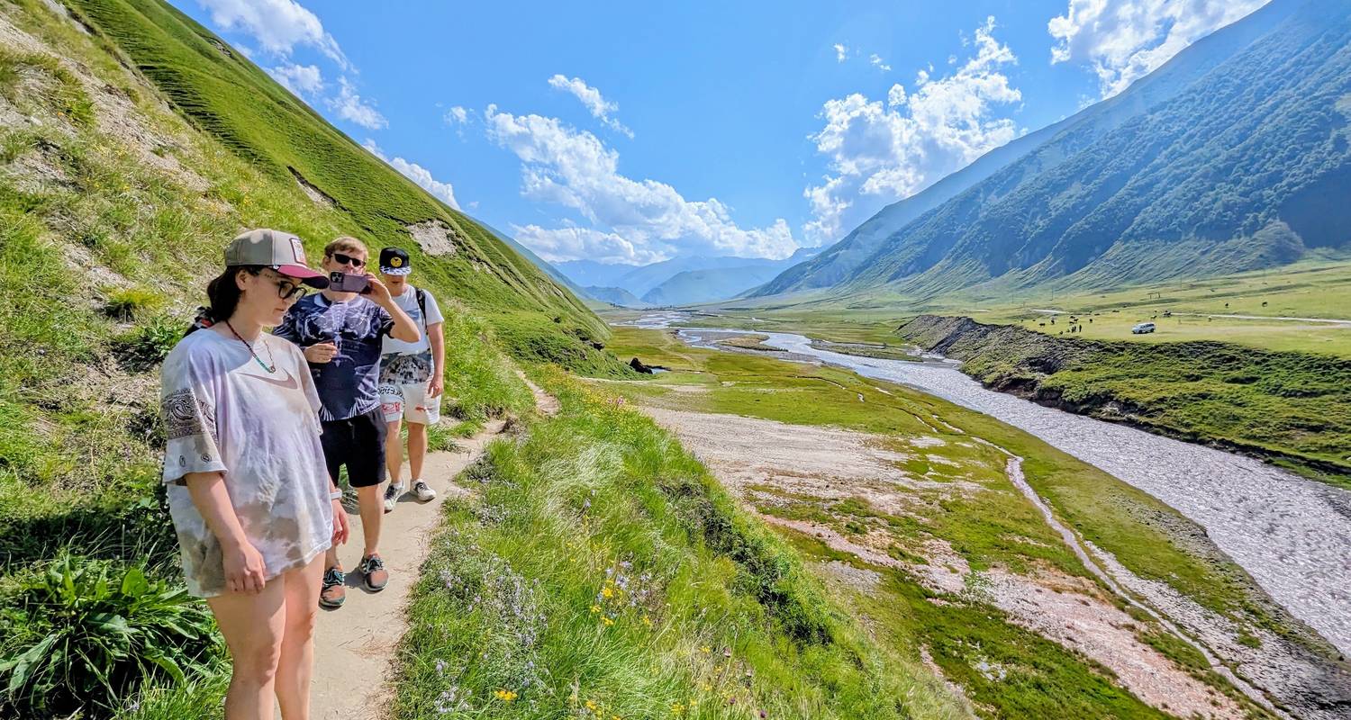 Summer in Georgia by 4x4 Kazbegi and Kakheti 2 tours / 2 days