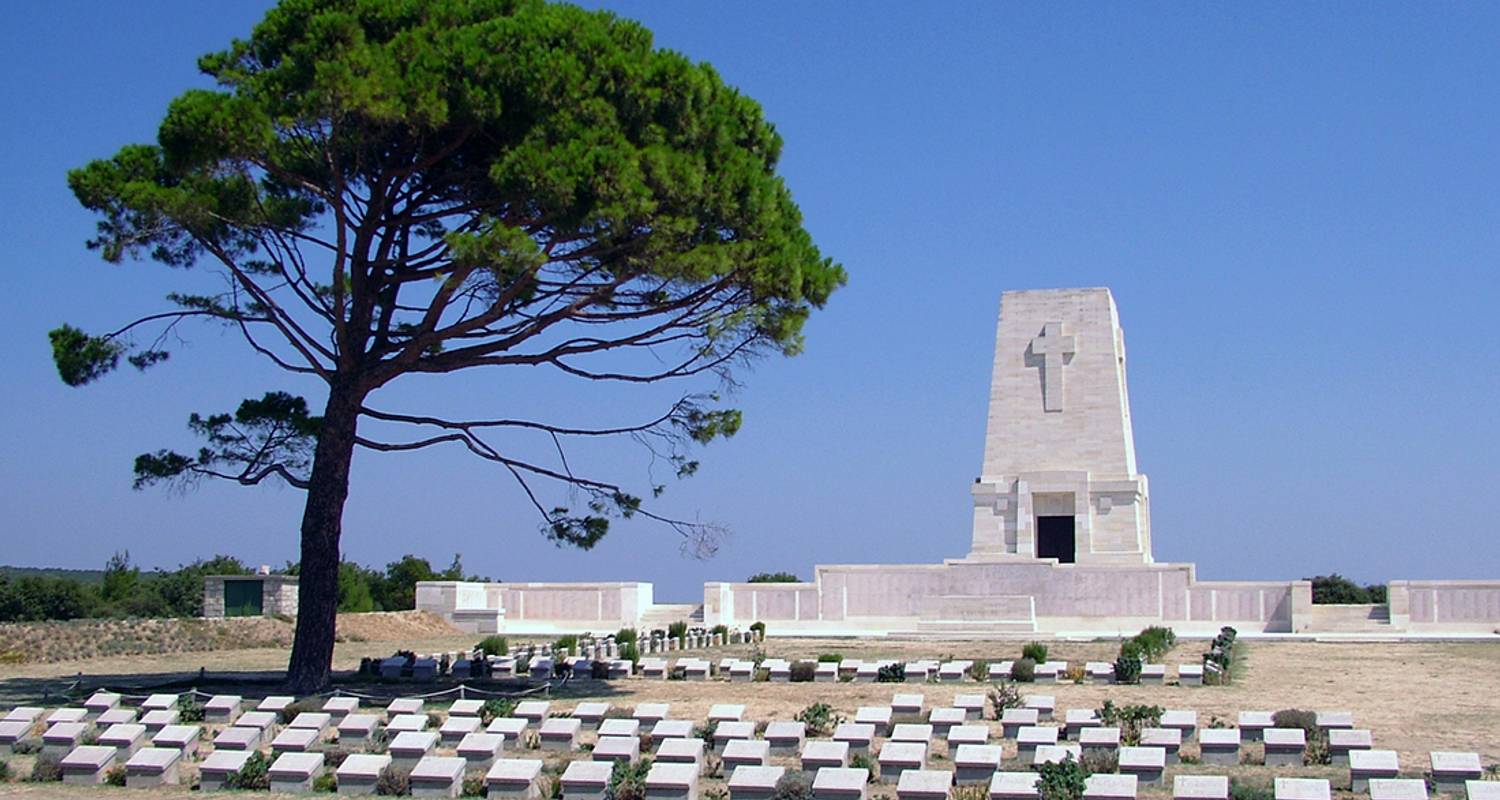 ANZAC Day Dawn Service 2024 - Intrepid Travel