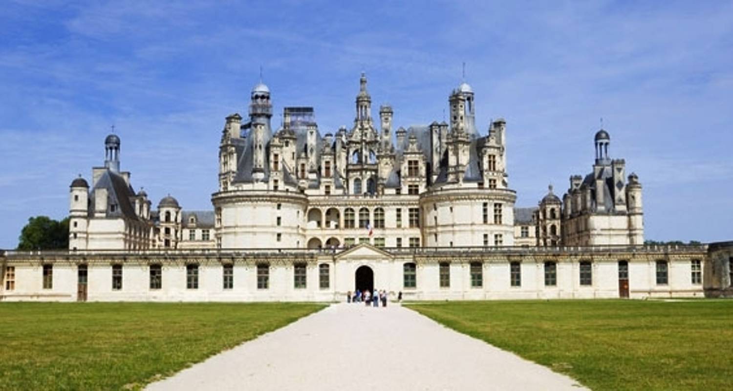 Day Trip to Loire Valley Castles: Chambord, Chenonceau, Amboise