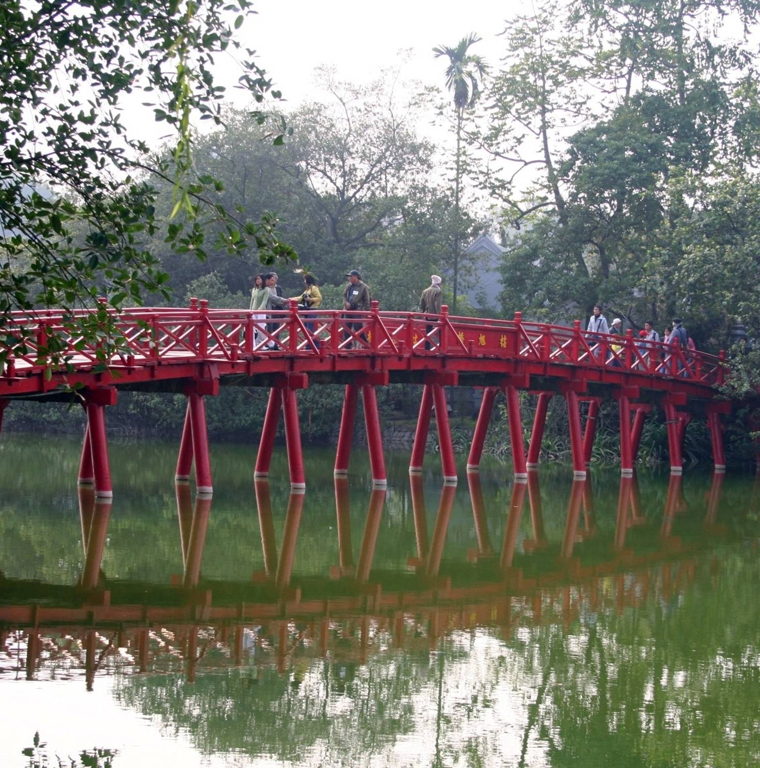 HUE – HANOI – WALKING TOUR IN THE OLD QUATER (B) — Hue