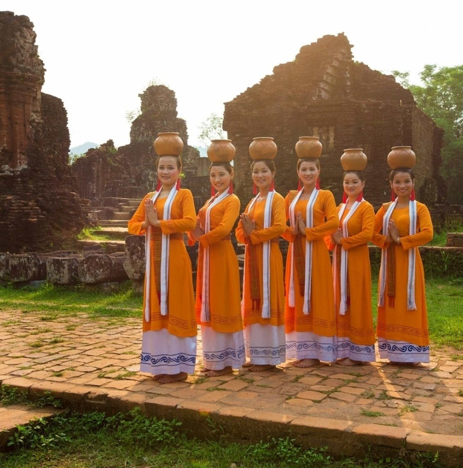 HALONG BAY - HANOI – DANANG BY TRAIN	(B/Br) – SIC TOUR — Halong Bay