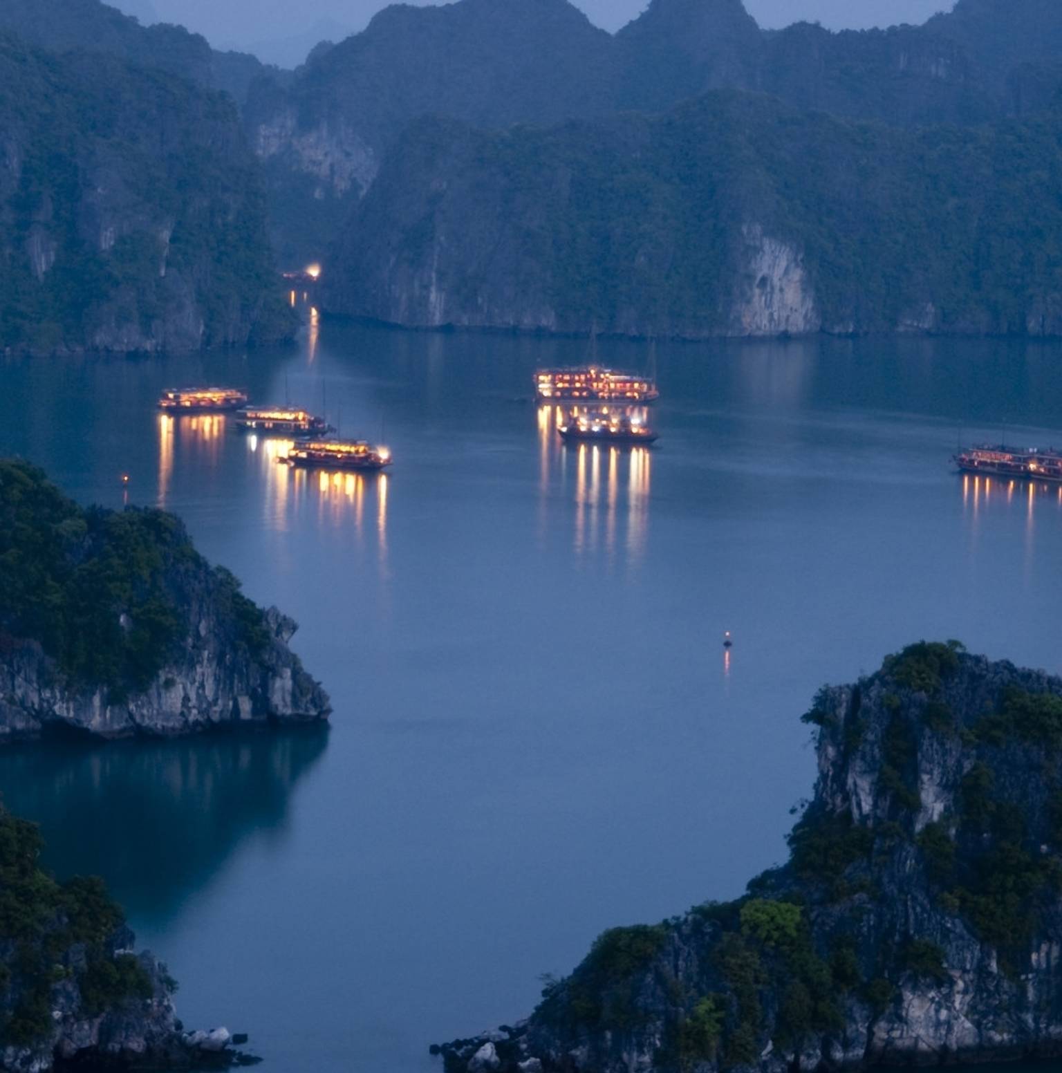 HANOI - HALONG BAY 				(B/L/D) – SIC TOUR — Hanoi
