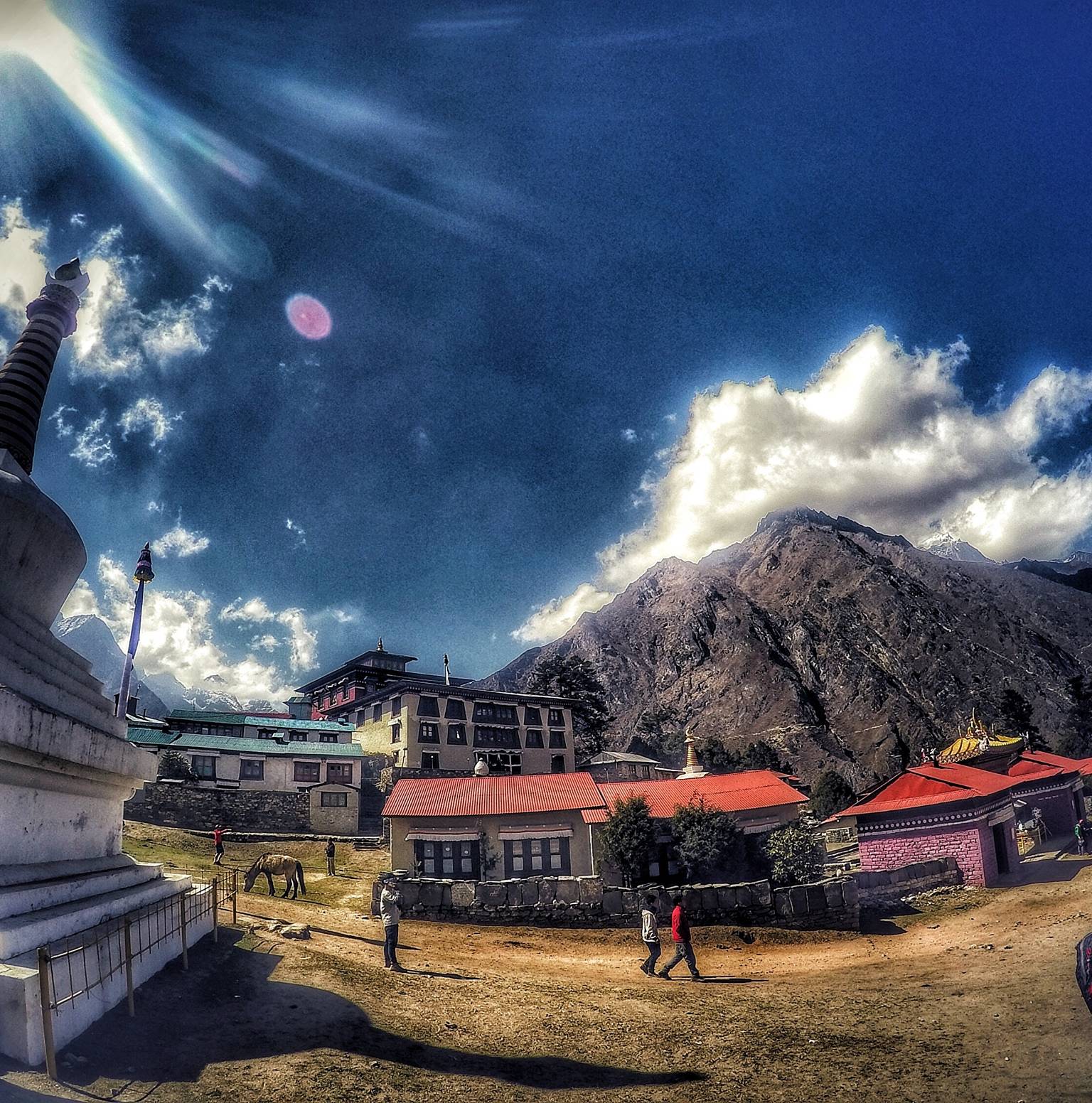 Hike from Phakding  to Namche Bazaar (3440 m/11,280 ft): 5 - 6 hrs — Phakding