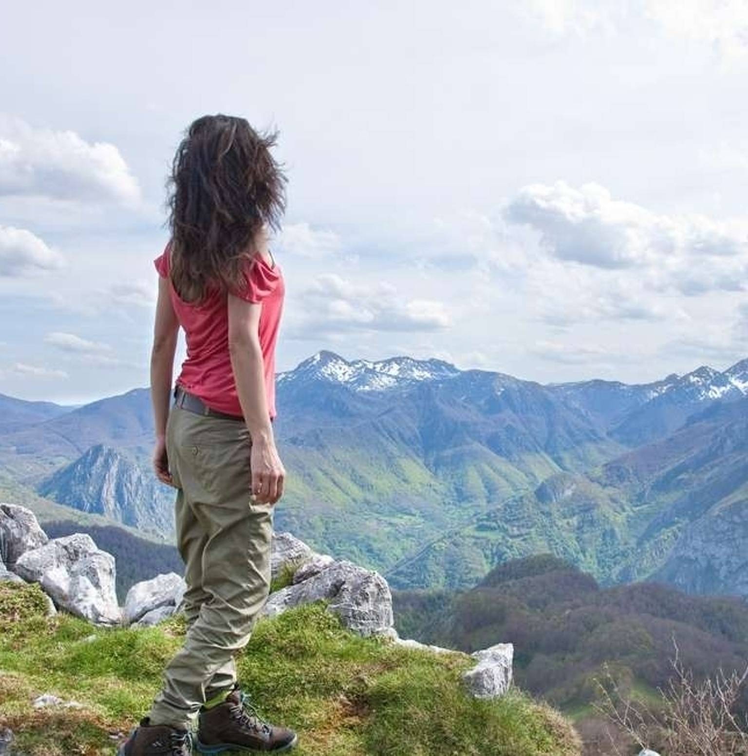 Take the spectacular Fuente De cable car. Walk down into Aliva Valley — Fuente De