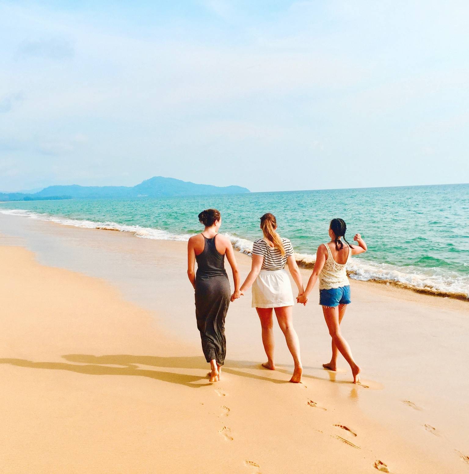 LEISURE DAY ON THE BEACH — Mirissa