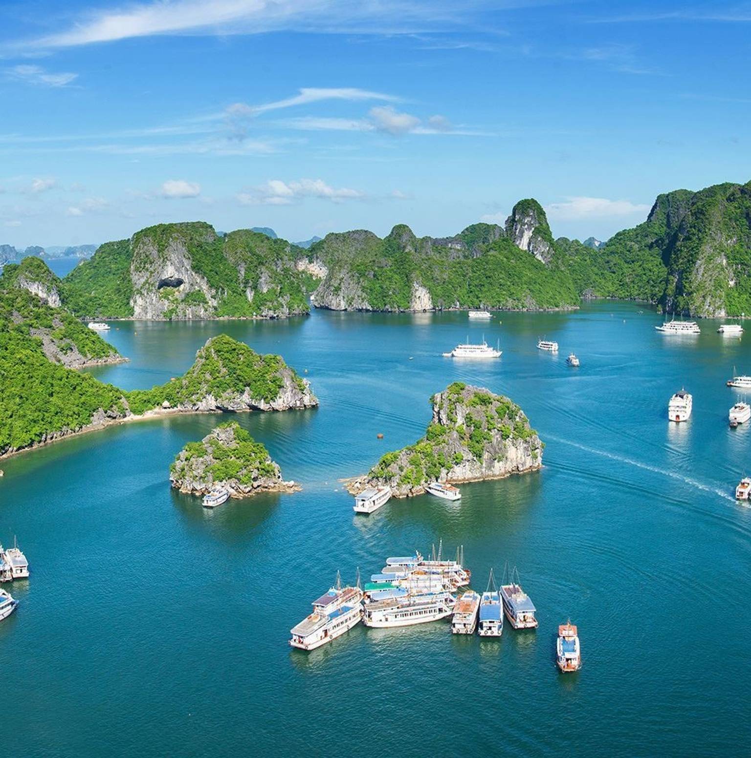 Hanoi – Halong Bay – Overnight on cruise (Meal:B,L,D) — Hanoi