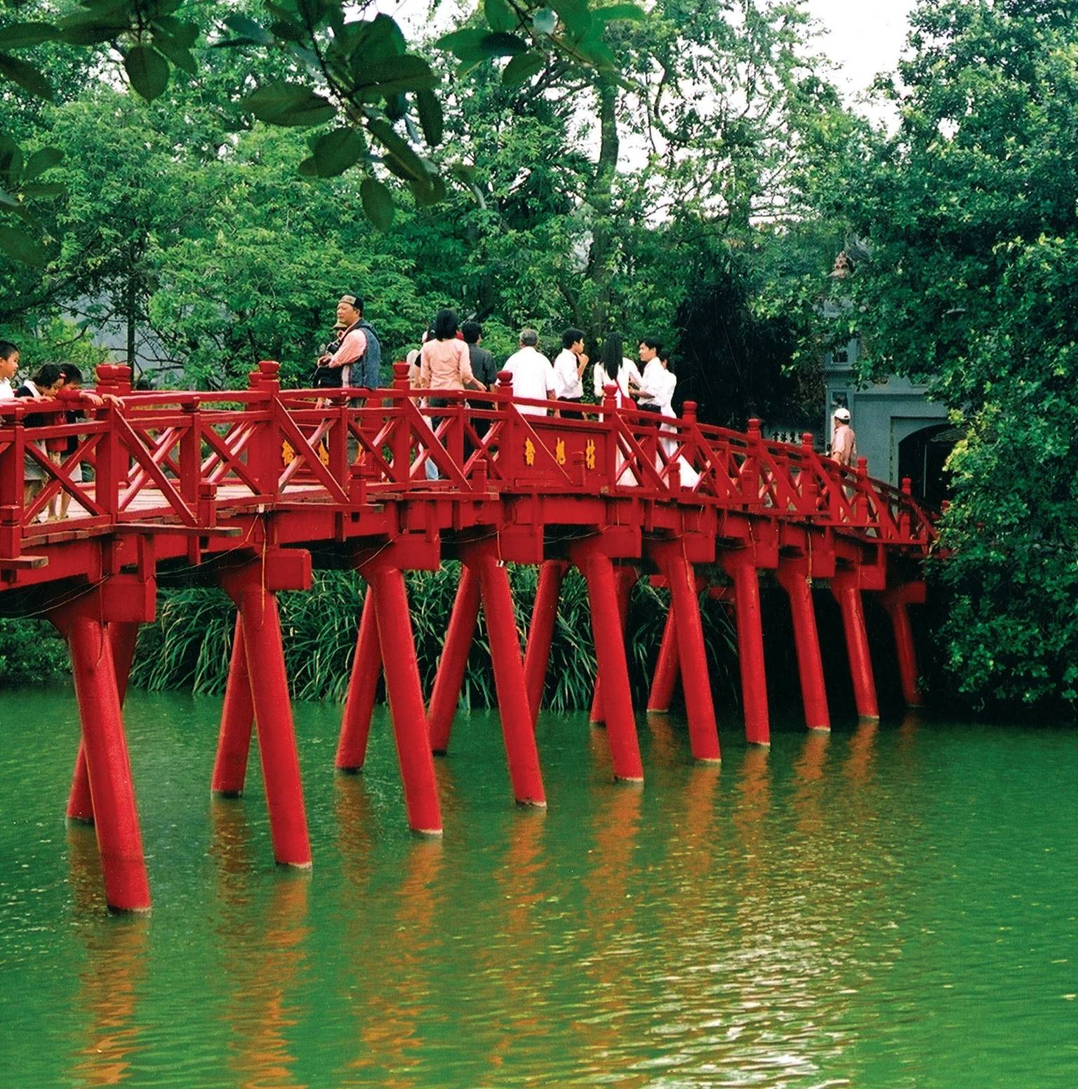HUE – HANOI – WALKING TOUR IN THE OLD QUATER (B) — Hue
