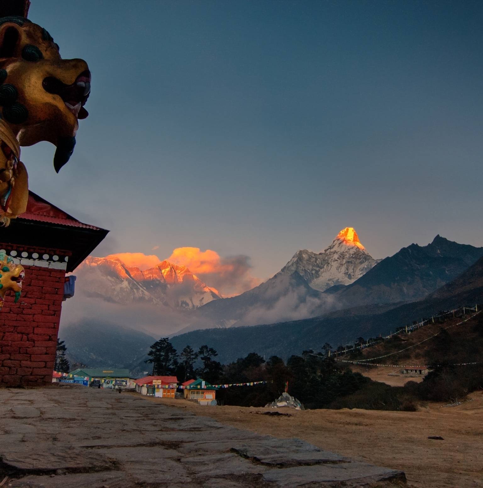 Trek Phakding – Namche Bazaar (3,438m/11,280ft) – 11km/5-6 hours trek — Phakding
