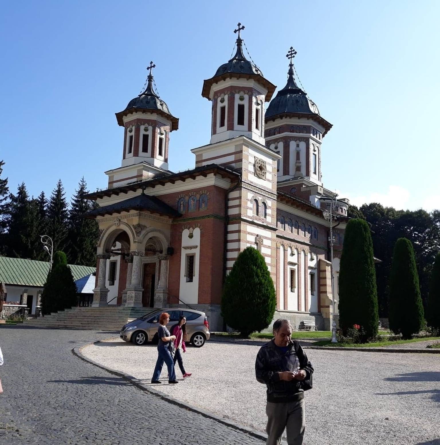 Peles and Bran( Dracula's) Castle and Brasov City — Bran