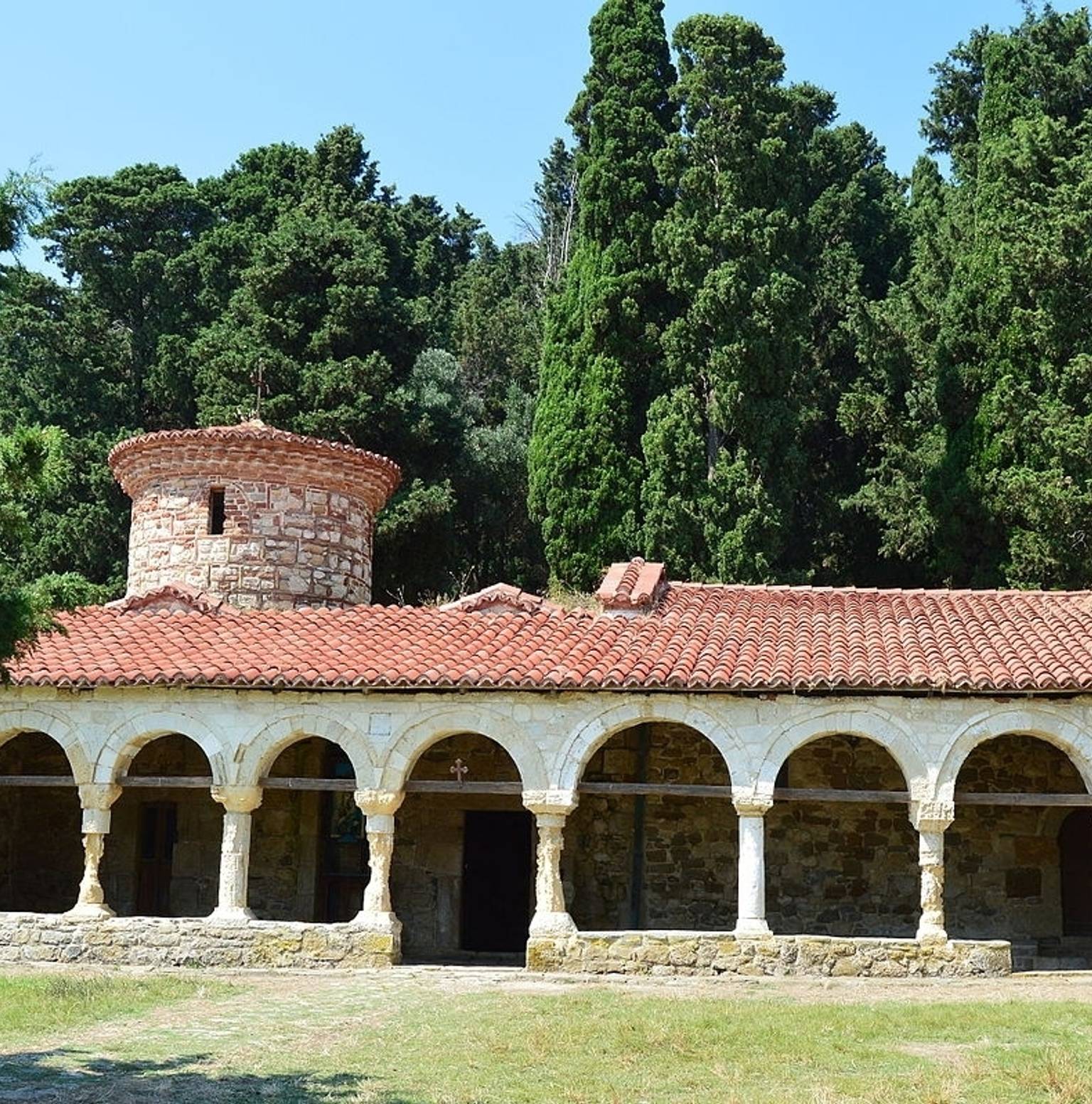 Visit the Ancient Apollonia and see Gjirokaster the stone city — Apollonia Archaeological Park