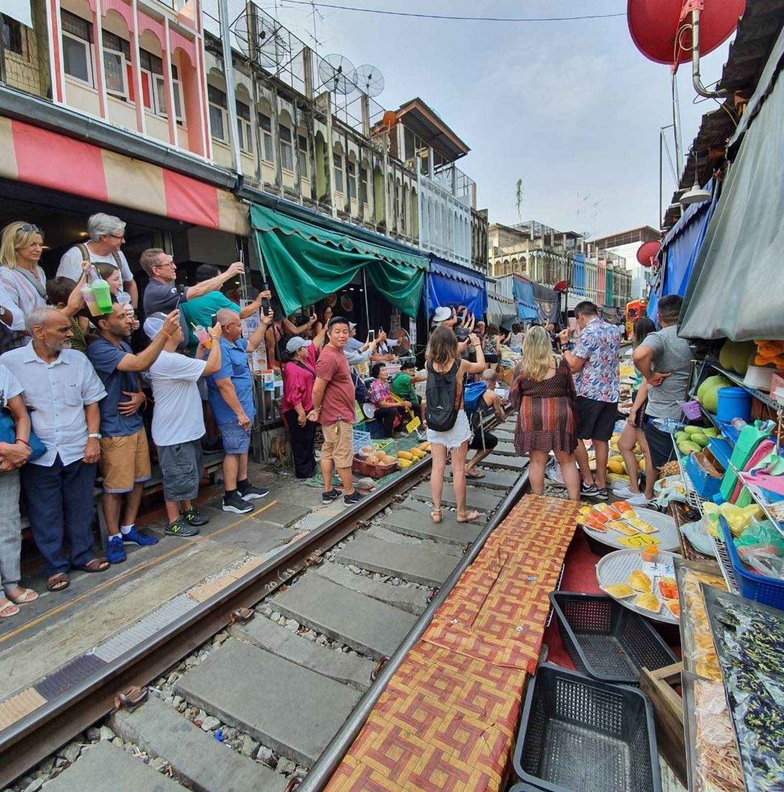 Meeting at Exit 3 Hualamphoung train station — Damnoen Saduak