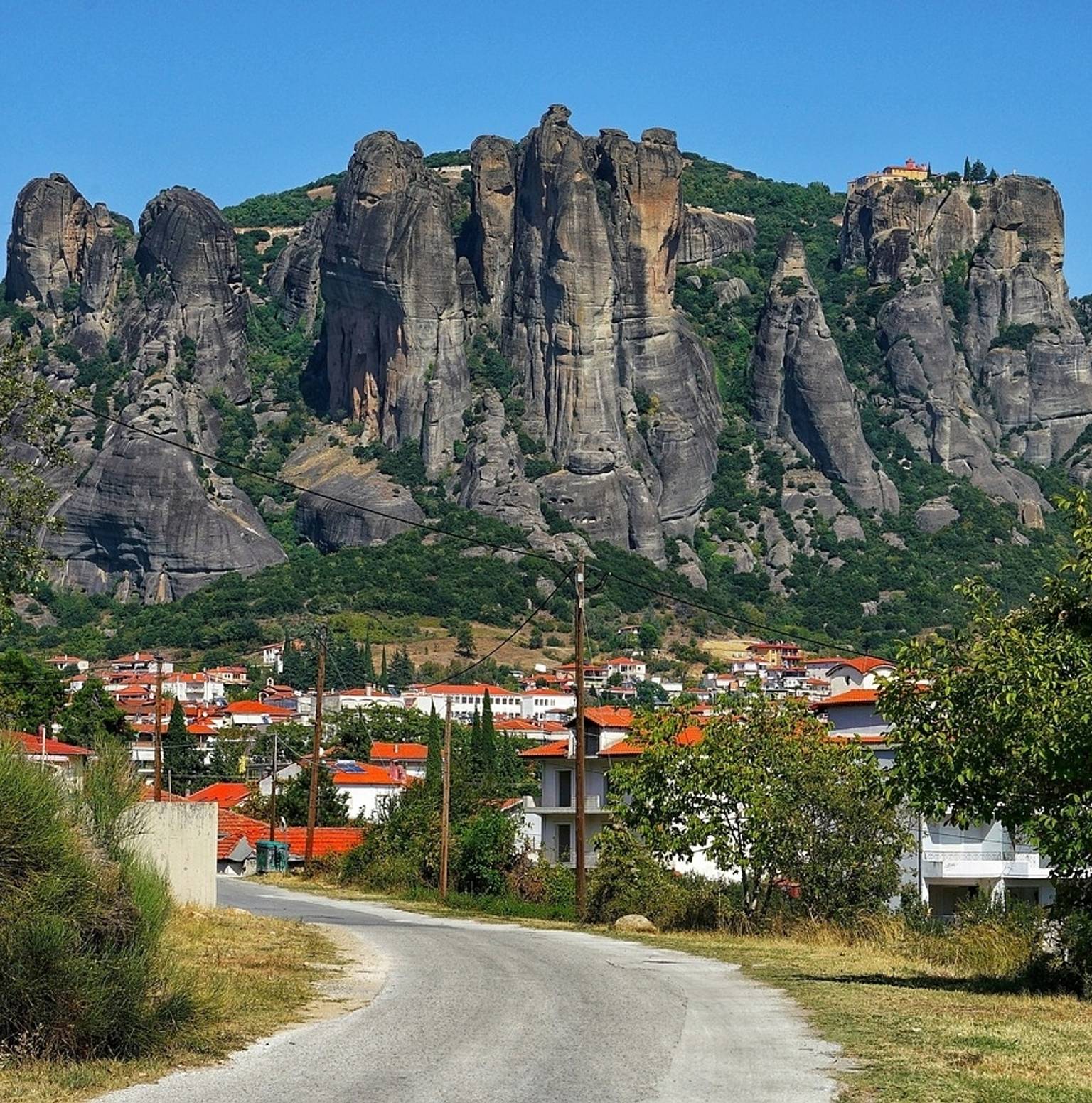 Meteora -  rock monasteries - UNESCO World Heritage site  / Athens — Metéora