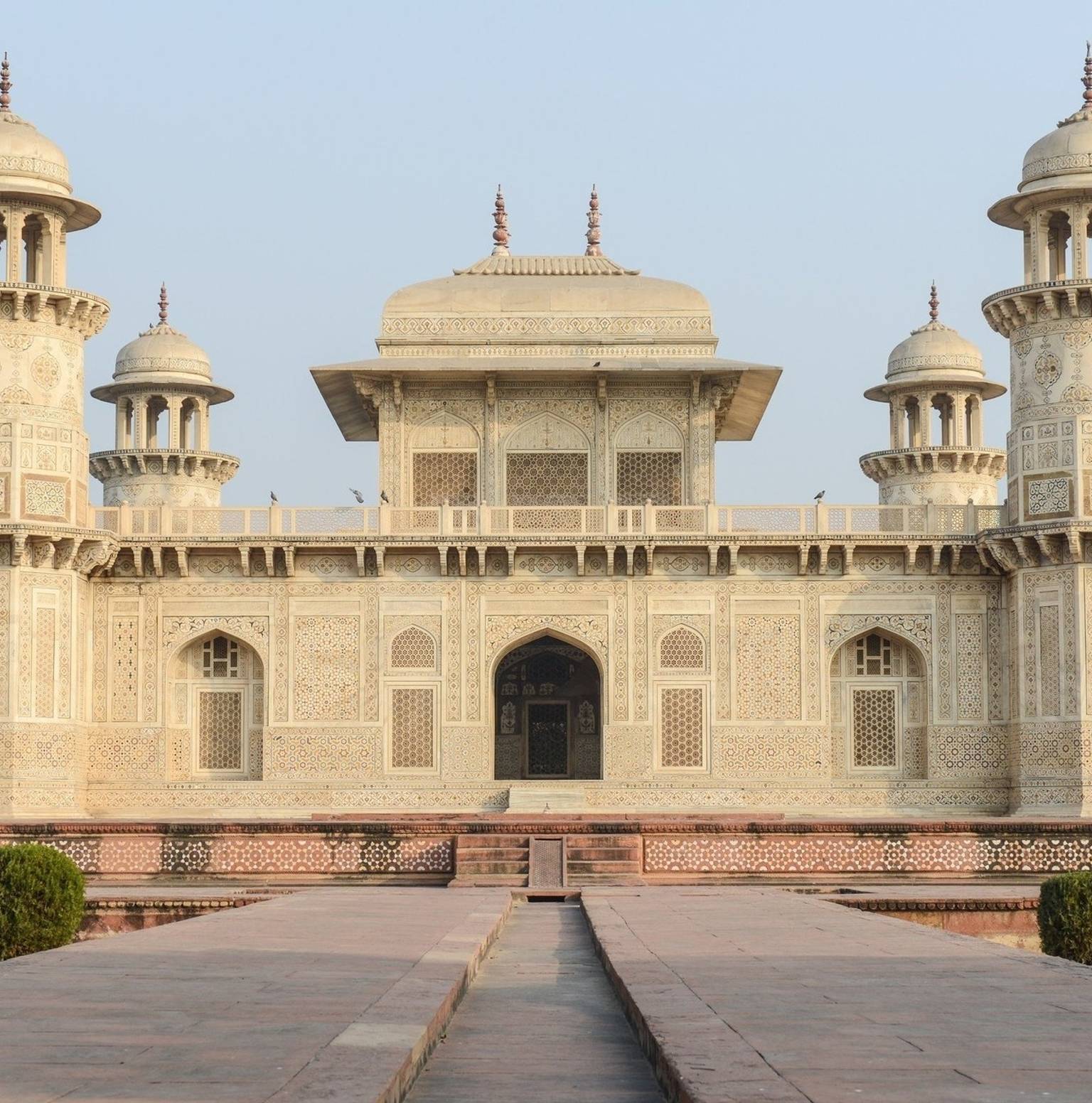 New Delhi - Agra (220 Kms / 3.30 Hrs) — New Delhi