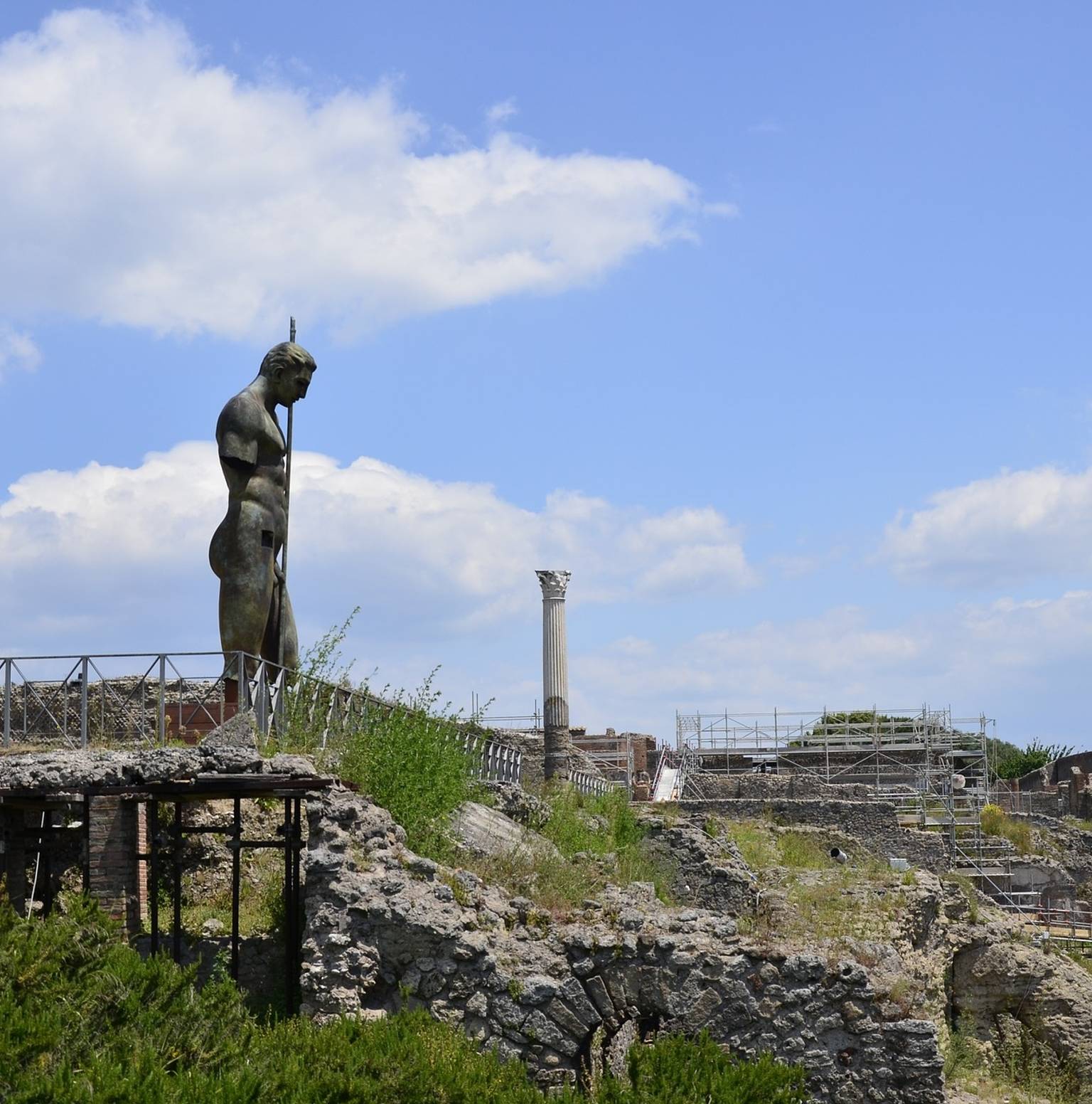 Naples - Pompeii - UNESCO World Heritage Site Ruins of Pompeii - Sorrento — Naples